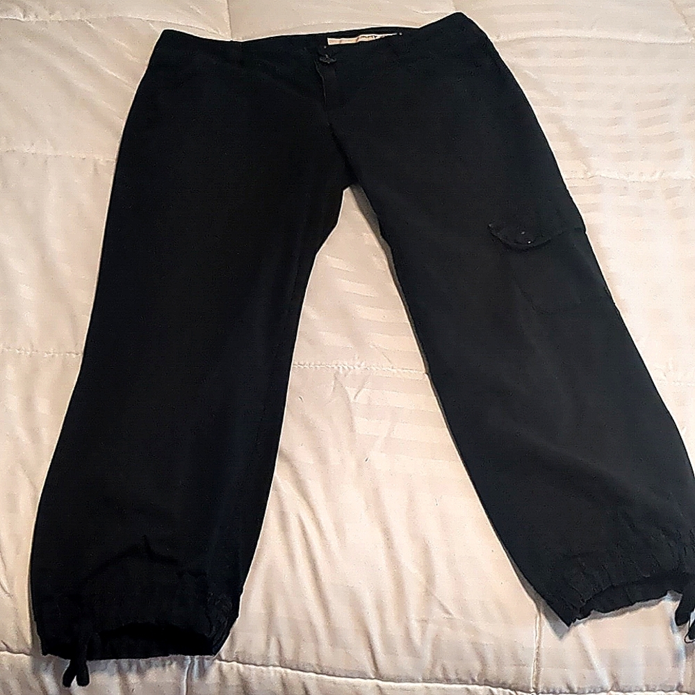 DKNY Cargo Capri Pants, Black, Size 4